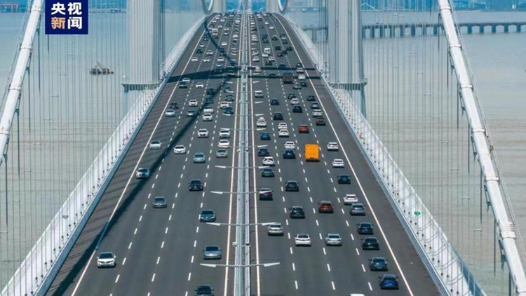 「灣區(qū)新頂流」！深中通道開通首月車流量破300萬車次