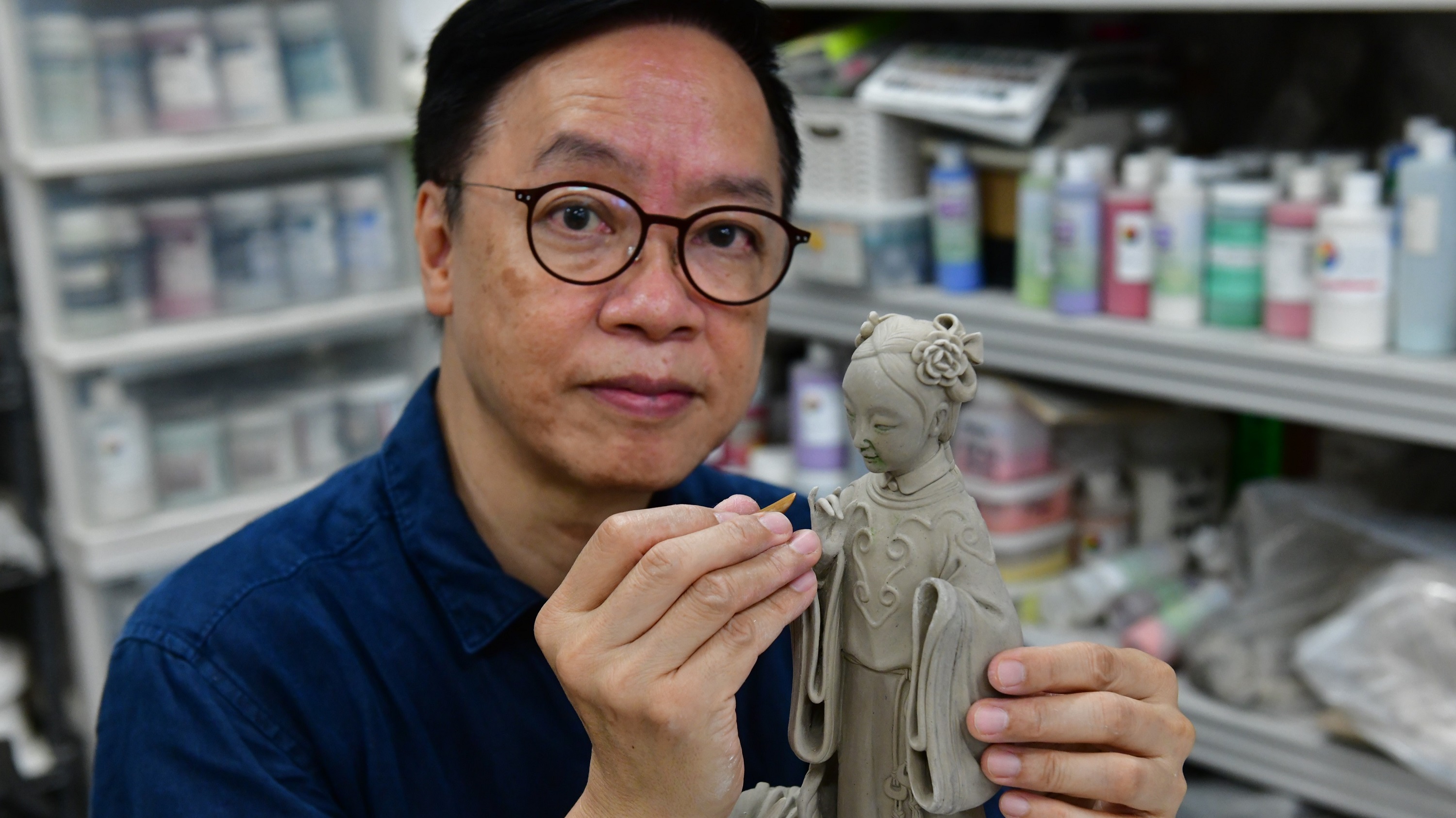 【藝術(shù)】認識非遺石灣公仔 雕塑家結(jié)合傳統(tǒng)與創(chuàng)新