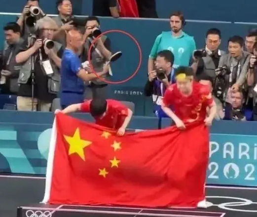 球拍被意外踩斷 王楚欽回應(yīng)：也許是天意