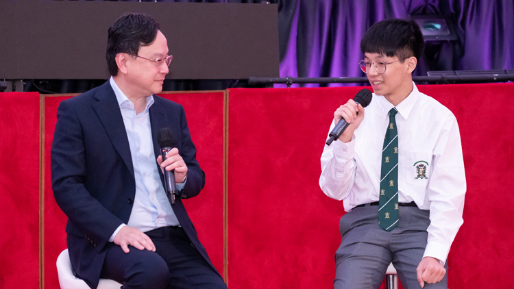 未來科學大獎香港頭炮活動 盧煜明與今年DSE「超級狀元」談人才發(fā)展