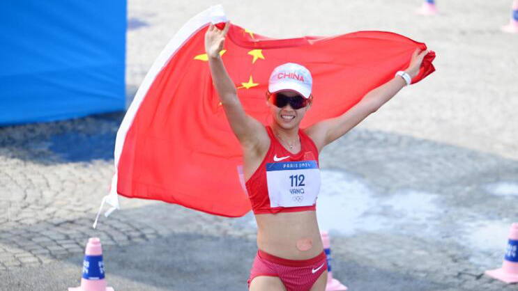 劉虹與楊家玉的溫情一笑 中國(guó)競(jìng)走完成傳承