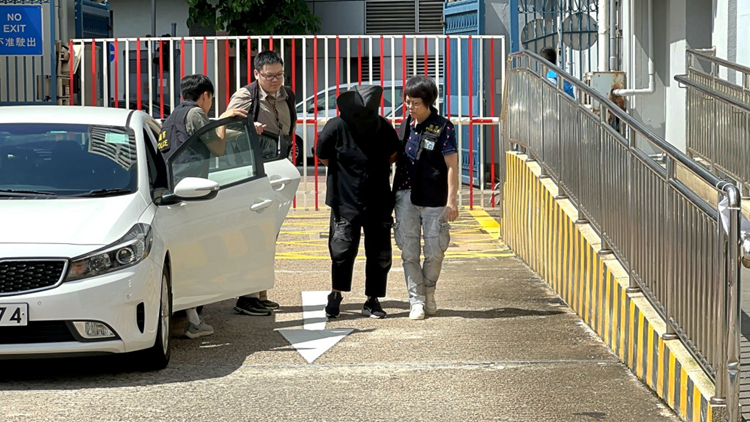 六旬男北角街頭被搶走3200元現(xiàn)金 57歲女子羅湖落網(wǎng)