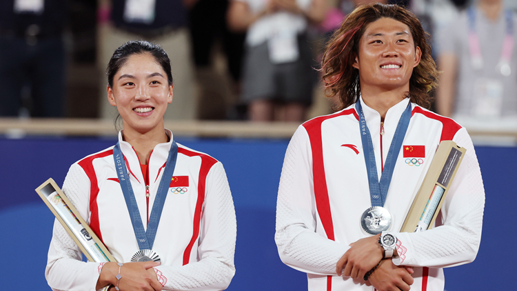 巴黎奧運(yùn)｜創(chuàng)造歷史！王欣瑜/張之臻獲網(wǎng)球混雙銀牌