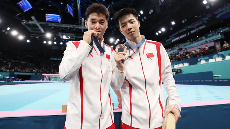 巴黎奧運(yùn)｜王梓賽嚴(yán)浪宇分獲男子蹦床銀牌和銅牌 汪順男子200米個人混合泳摘銅
