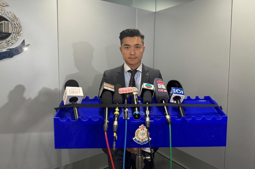 警破流動(dòng)毒品儲(chǔ)存?zhèn)} 拘兩男女檢2200萬(wàn)元可卡因