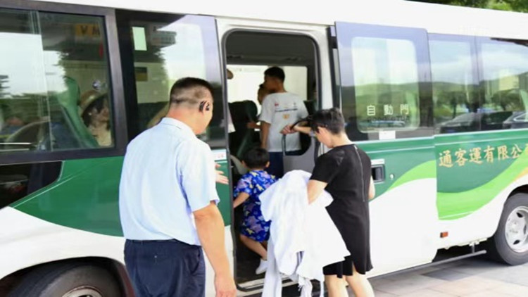 香港?深圳大鵬新區(qū)跨境巴士開啟試運(yùn)營 站點(diǎn)信息請(qǐng)查收