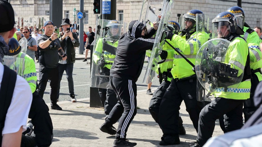 英國3男子因參予暴亂被即時判監(jiān) 施紀(jì)賢稱暴亂者面臨快速判刑