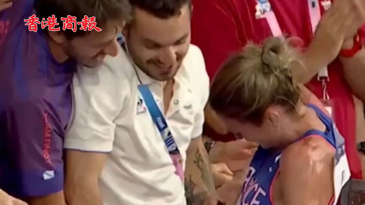 有片丨浪漫再現(xiàn)?。》▏x手打破歐洲紀錄 賽後奔向男友求婚