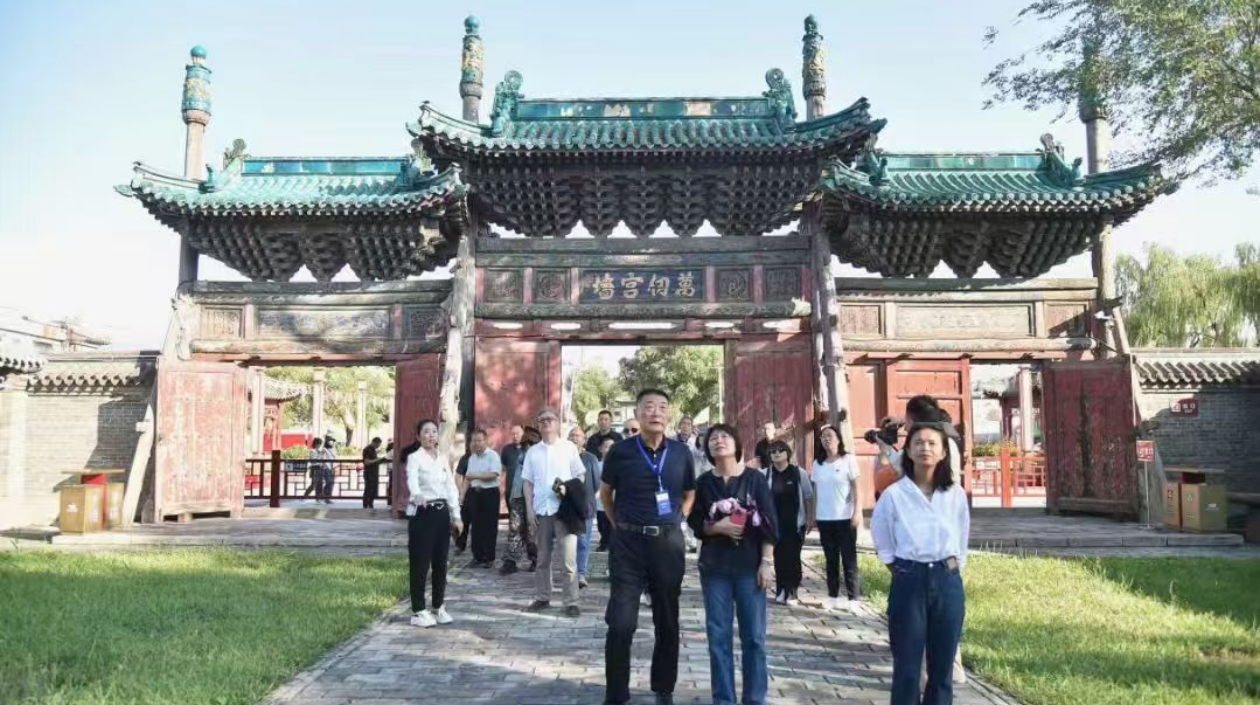 第九屆著名作家看山西忻州行採(cǎi)風(fēng)活動(dòng)走進(jìn)國(guó)家歷史文化名城代縣