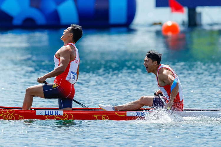 巴黎奧運 | 無數(shù)次揮槳，他們終抵最高領(lǐng)獎臺