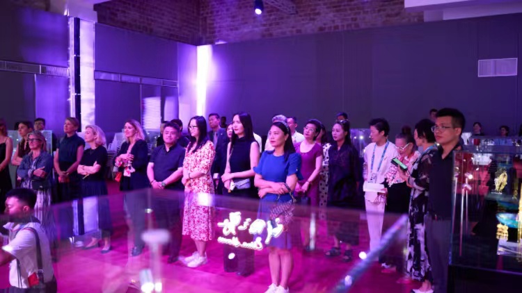 巴黎颳起中國風(fēng)！故宮文創(chuàng)攜手萃華輝映奧運(yùn)