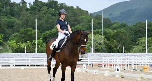 巴黎奧運(yùn)｜中新社：香港馬術(shù)小將陳萃彥與馬兒的盛裝舞步