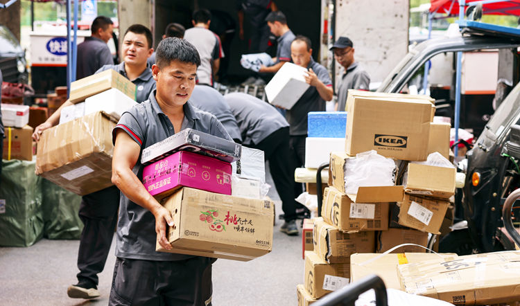 今年我國(guó)快遞業(yè)務(wù)量已突破1000億件 比去年提前71天