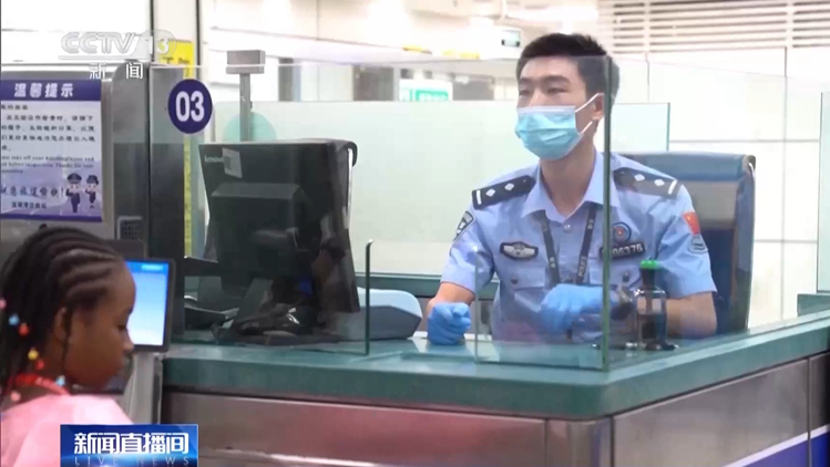 超2萬名港澳非中國籍永久性居民預(yù)約申辦來往內(nèi)地通行證