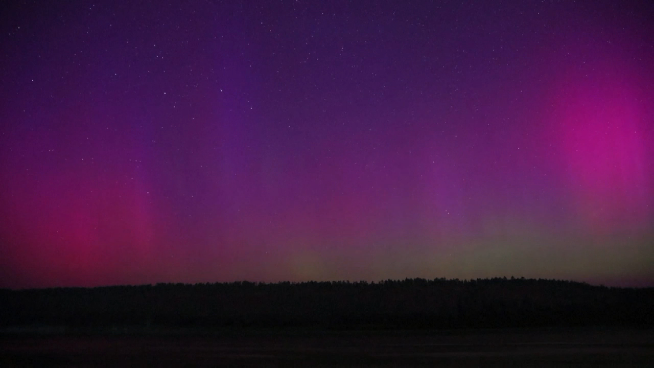 有片丨星空盛宴！黑龍江漠河極光與流星雨罕見同框