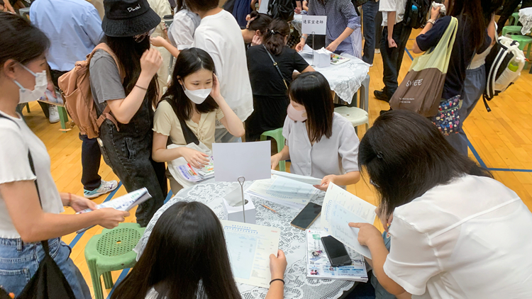 考評局：經(jīng)覆核後DSE「榜眼」增加2人至35人 「狀元」維持10人