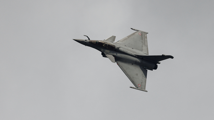 法國兩架「陣風」戰(zhàn)機空中相撞 2人失蹤