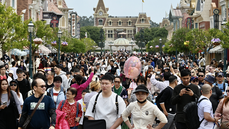 7月訪港旅客392萬(wàn)人次 按年增一成 旅發(fā)局中秋節(jié)晚將辦無(wú)人機(jī)表演