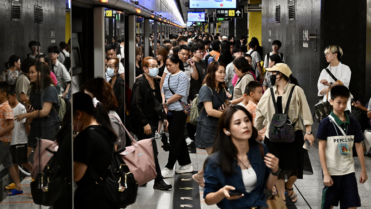 港鐵上半年總乘客量超過9.5億人次 按年增4.8% 本地及過境鐵路服務(wù)乘客量持續(xù)回升