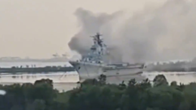 明斯克號航母拆除改造時(shí)發(fā)生火災(zāi)