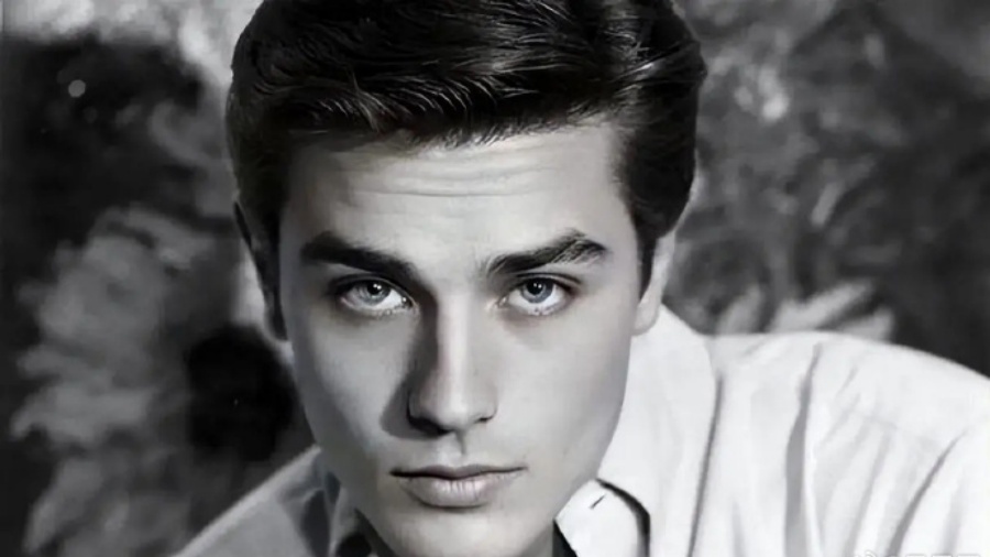 法媒：法國(guó)影星阿蘭·德龍去世 享年88歲