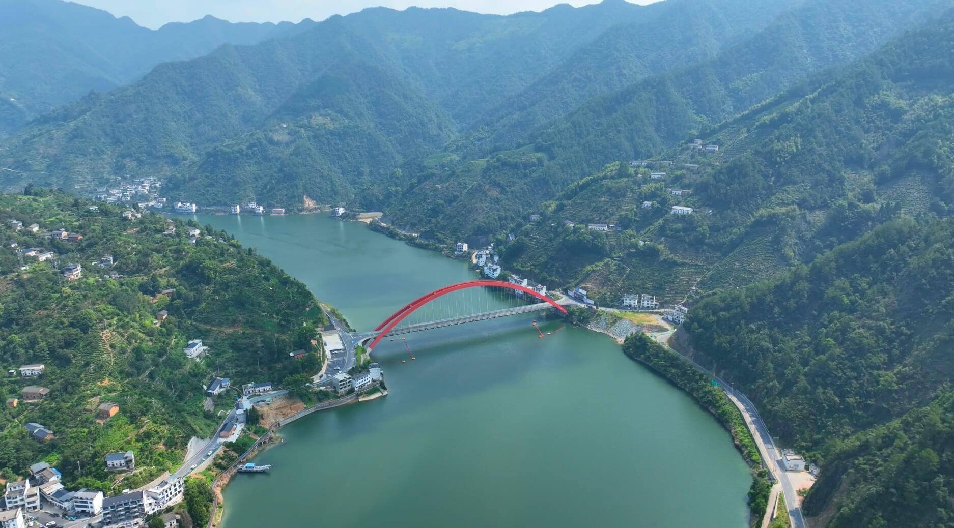 突出高質(zhì)量保護(hù)和修復(fù)  皖歙縣新安江生態(tài)走廊美如畫(huà)廊