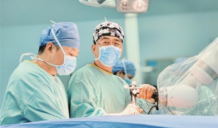 深圳成功用機器人為78歲患者完成全髖關(guān)節(jié)置換術(shù)