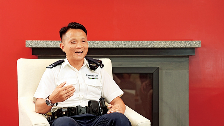 服務(wù)社群近廿載 前特警變身多功能義工