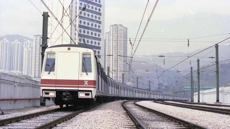 港鐵推出45周年主題列車 重現(xiàn)第一代載客列車懷舊設(shè)計(jì)