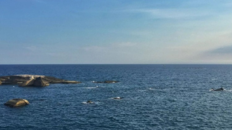 菲律賓船非法沖闖中國(guó)南沙群島