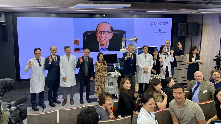 港大醫(yī)學院獲贈亞洲首部無創(chuàng)治療肝癌新儀器 李嘉誠罕見「現(xiàn)身」發(fā)布會