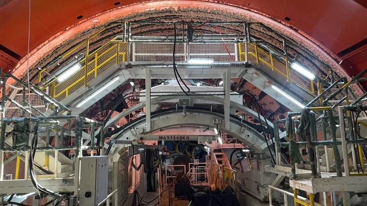 「一隧」聯(lián)通灣區(qū)兩地 「巨無霸」開啟南珠（中）城際鐵路「穿?！谷蝿?wù)