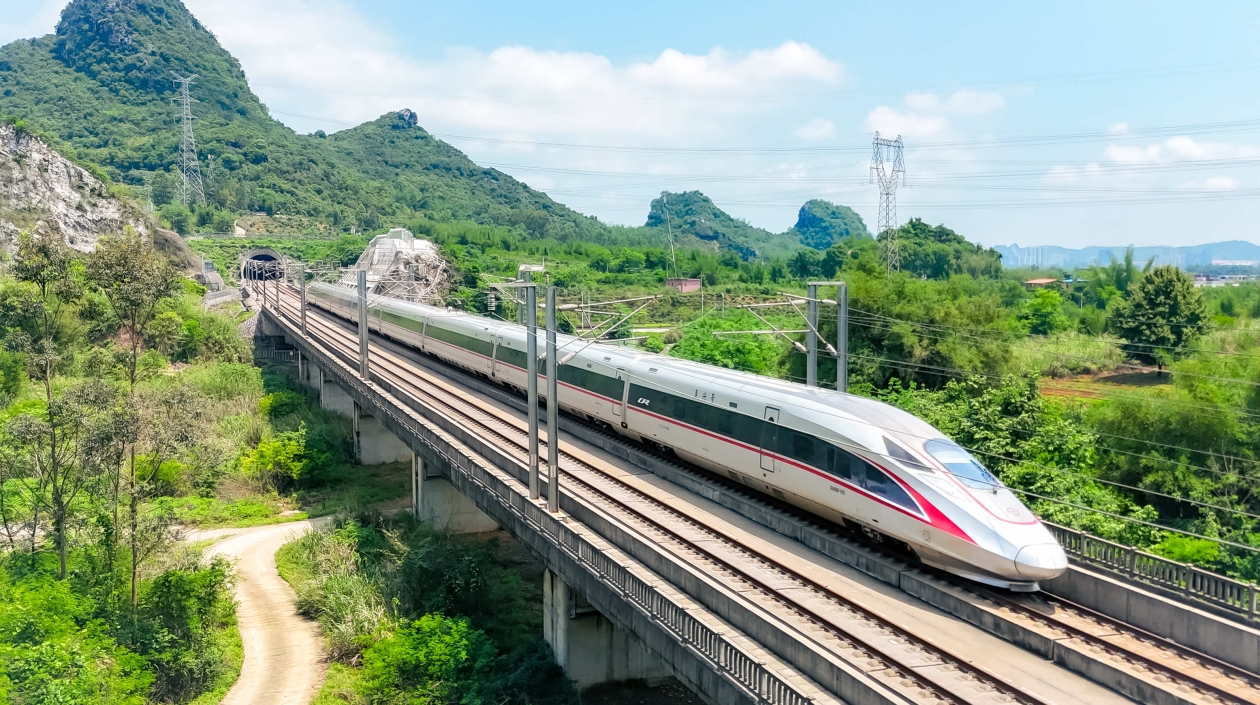 廣鐵加開動車組列車379列 滿足廣東、湖南地區(qū)旅客出行