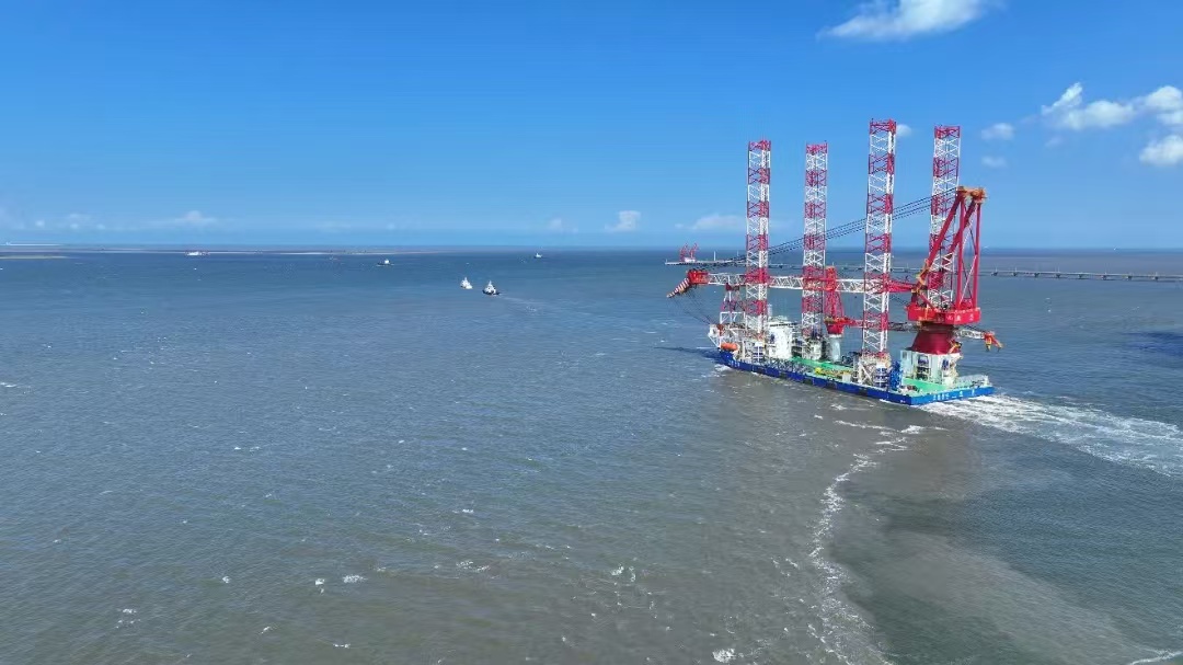 江蘇通州灣產(chǎn)1600噸風電安裝平臺交付