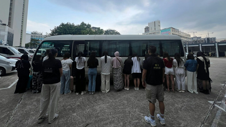 警方元朗掃黃 拘捕24名內(nèi)地女子