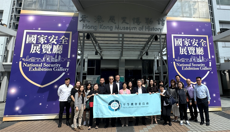 平機(jī)會主席率領(lǐng)員工參觀國家安全展覽廳