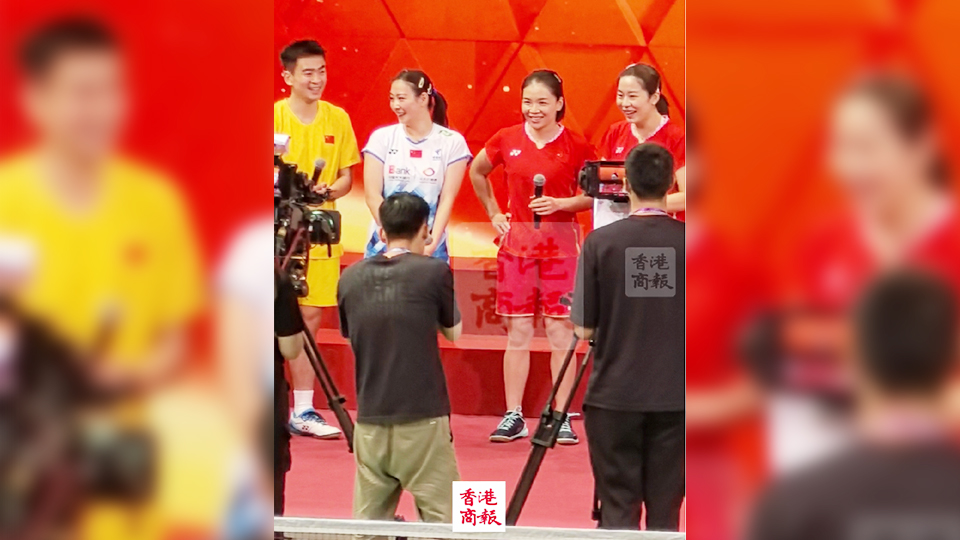 有片｜雅思、凡晨組合講粵語給大家打招呼啦