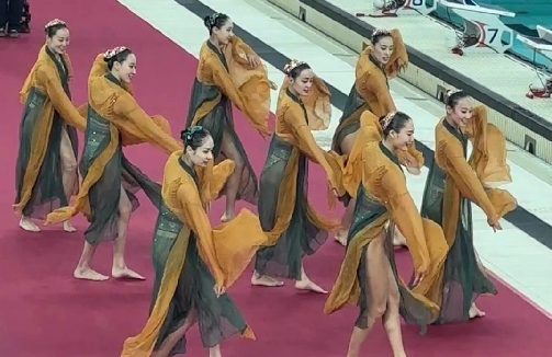 有片丨國家花樣游泳隊 陸上水中舞姿一樣出色