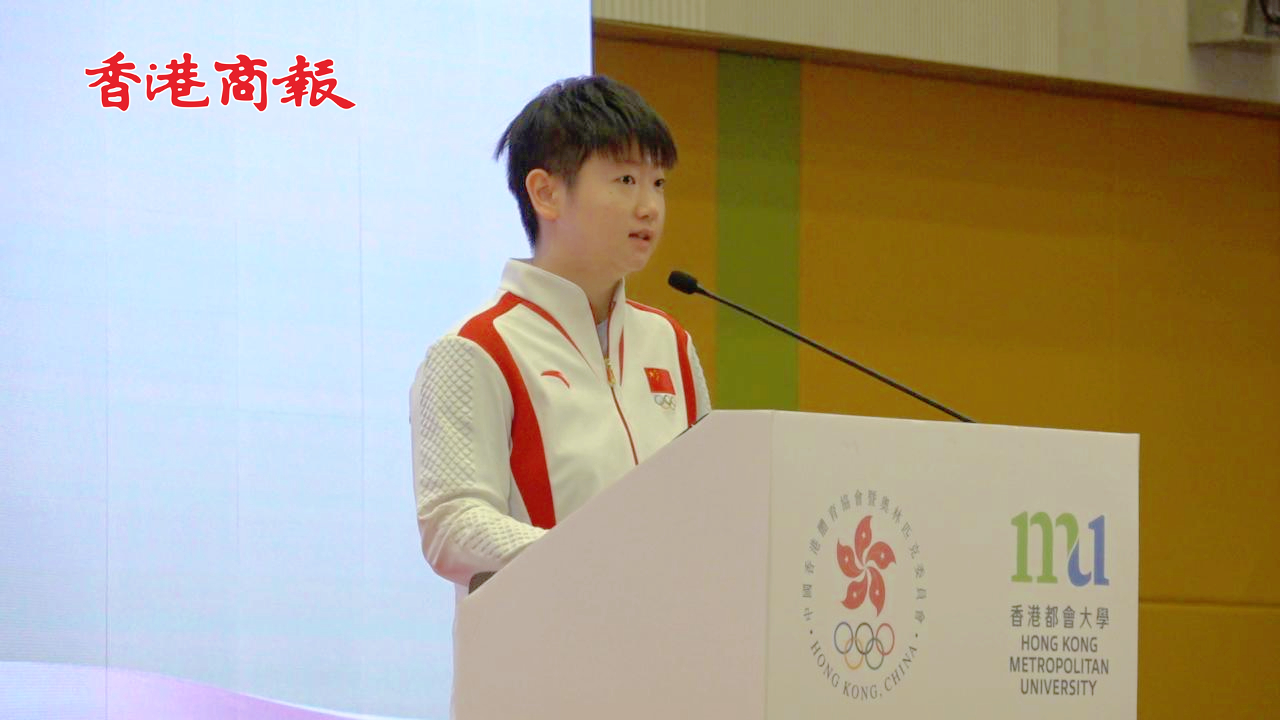 有片丨孫穎莎：穿上國(guó)家隊(duì)球衣 胸前的國(guó)旗永遠(yuǎn)大於背後的姓名