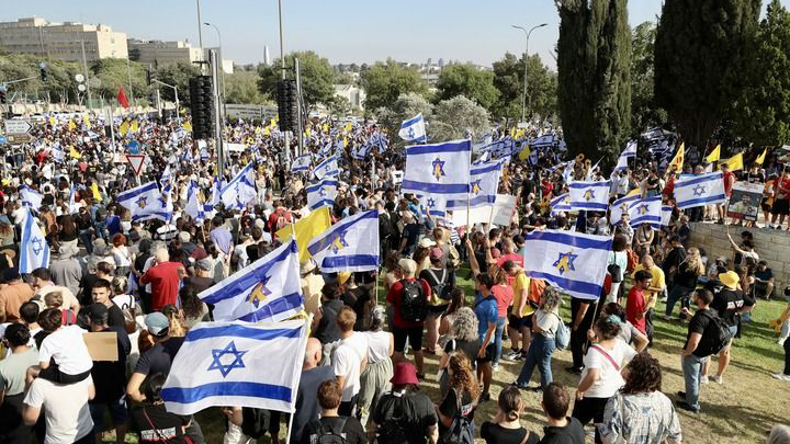 以色列爆發(fā)大規(guī)模遊行示威呼籲?；? title=