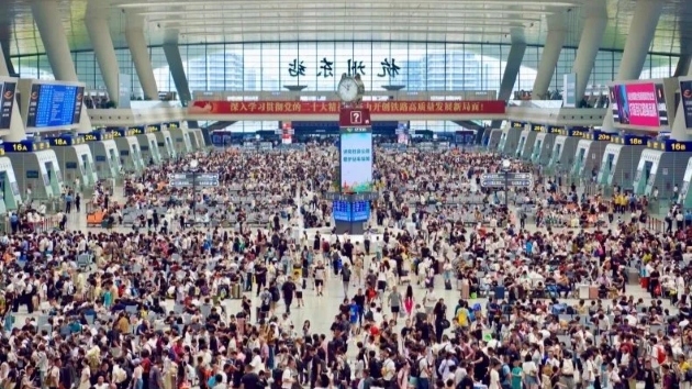 累計(jì)發(fā)送2051.1萬(wàn)人次 鐵路杭州暑運(yùn)客發(fā)量創(chuàng)新高
