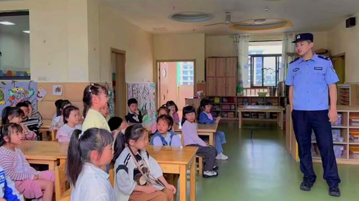 皖黟縣：警校聯(lián)動(dòng)護(hù)航開(kāi)學(xué)季
