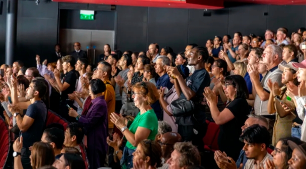 《詠春》倫敦?zé)岫萓P！UP！UP！