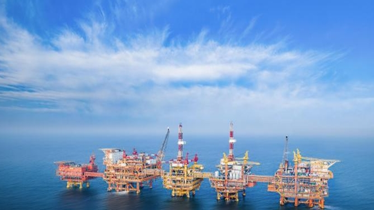 中國海上最大油田原油日產(chǎn)突破10萬噸
