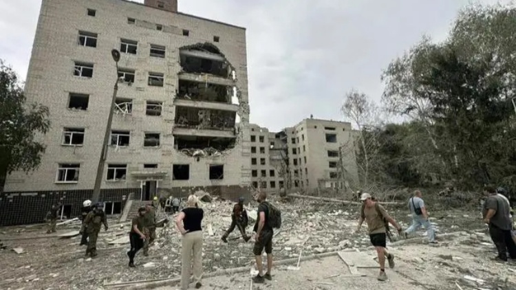 烏克蘭總統(tǒng)：波爾塔瓦州遭導(dǎo)彈襲擊已致51人死亡