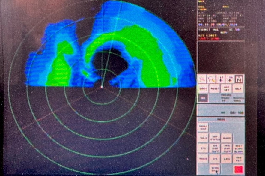 飛行服務(wù)隊(duì)派定翼機(jī) 探索風(fēng)暴路徑