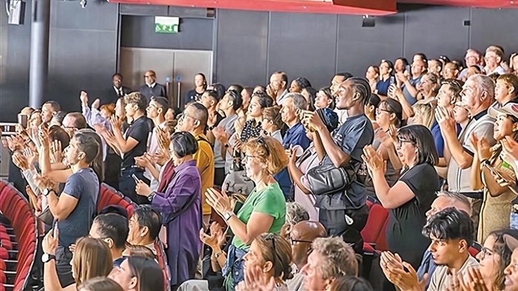 連續(xù)商演仍場場爆滿！《詠春》倫敦行火出身價