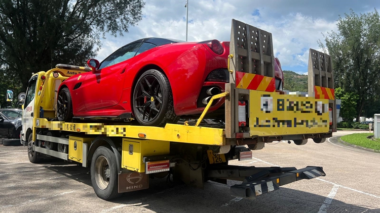 私家車屯門公路超速兩倍行駛 警拘停牌司機(jī) 涉5宗罪