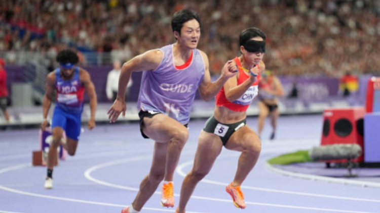 廣東殘疾人運(yùn)動員周國華巴黎殘奧會兩破世界紀(jì)錄奪金