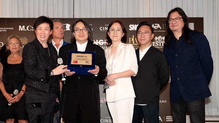 【娛樂】揚(yáng)威海外《香港經(jīng)典 光影重塑》獲威尼斯影展「?jìng)艹鲐暙I(xiàn)紀(jì)錄片」獎(jiǎng)項(xiàng)